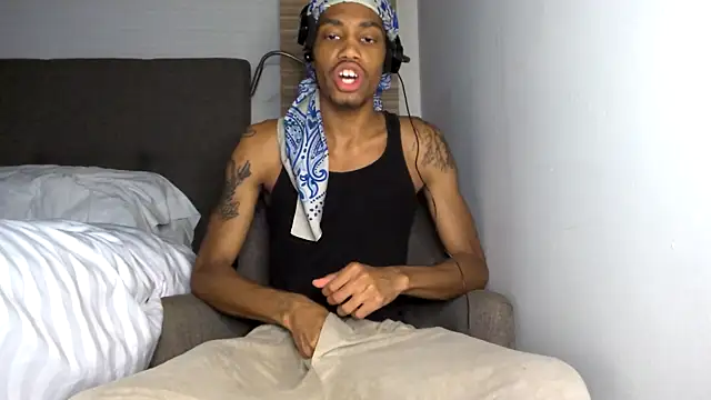 Snapshot of Skinnyblackman chatting on April 30, 2026, 12:39 am Skinnyblackman online show from April 30, 2026, 12:39 am