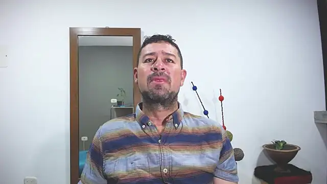 Snapshot of ambar_jacksonn chatting on October 3, 2025, 11:17 pm ambar jacksonn online show from October 3, 2025, 11:17 pm