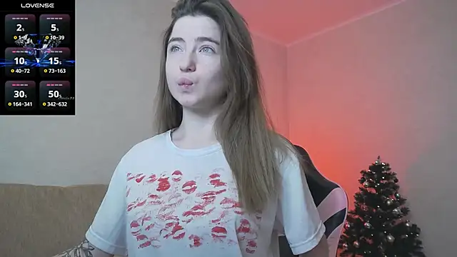 Snapshot of Luxuryalma chatting on December 15, 2025, 5:57 am Luxuryalma online show from December 15, 2025, 5:57 am