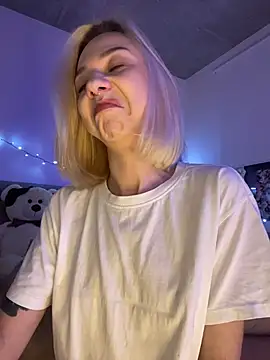  urbestie  online show from April 11, 2026, 10:35 pm