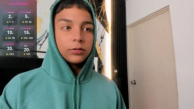 Snapshot of Seductivo_jr chatting on April 24, 2026, 4:25 am Seductivo jr online show from April 24, 2026, 4:25 am