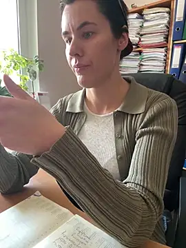 Snapshot of Sara_darling chatting on March 19, 2025, 12:23 pm Sara darling online show from March 19, 2025, 12:23 pm