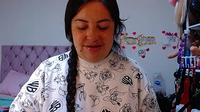 lanaqueen699 online show from April 6, 2026, 12:28 pm