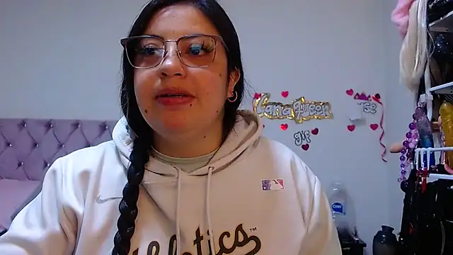 lanaqueen699 online show from April 16, 2026, 12:17 pm