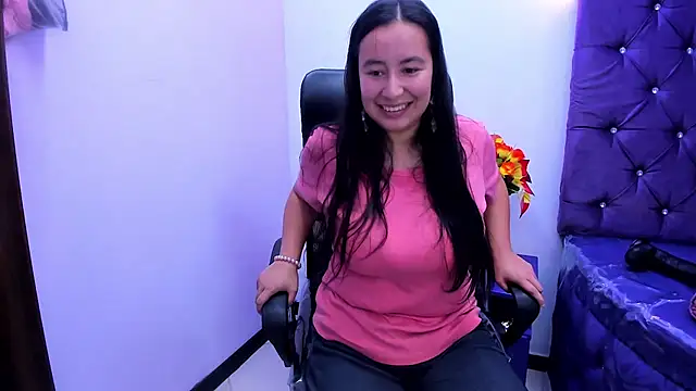 Snapshot of NaomyPrinces chatting on May 25, 2026, 2:38 pm NaomyPrinces online show from May 25, 2026, 2:38 pm