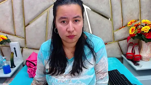 NaomyPrinces online show from February 17, 2025, 1:11 pm