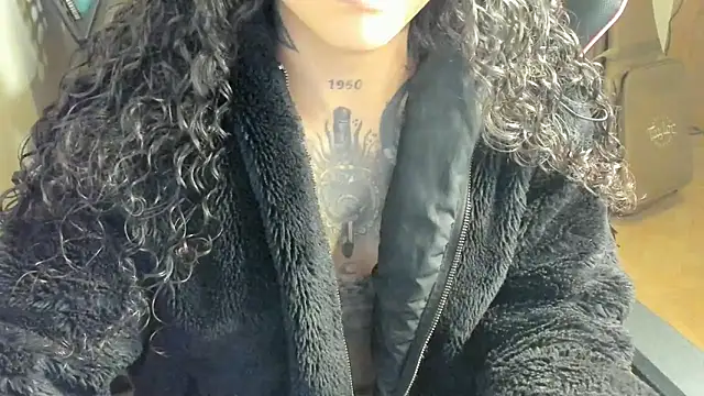 Snapshot of Ama_music chatting on November 27, 2025, 3:12 pm Ama music online show from November 27, 2025, 3:12 pm