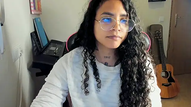 Snapshot of Ama_music chatting on November 21, 2025, 3:00 pm Ama music online show from November 21, 2025, 3:00 pm