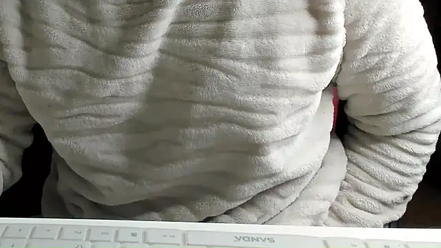 Snapshot of Ama_music chatting on November 29, 2025, 4:51 pm Ama music online show from November 29, 2025, 4:51 pm