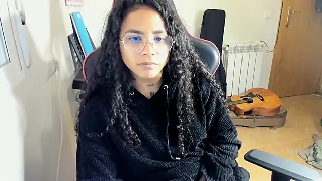 Snapshot of Ama_music chatting on November 6, 2025, 1:15 pm Ama music online show from November 6, 2025, 1:15 pm