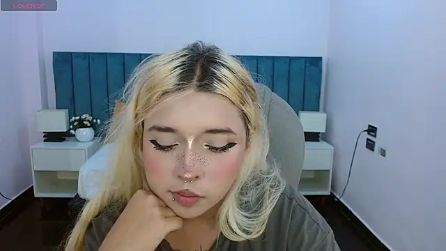 april bunnyy online show from July 2, 2026, 8:59 pm