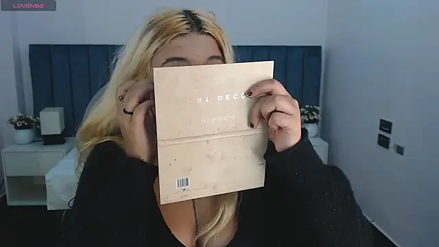 april bunnyy online show from November 26, 2025, 7:58 pm