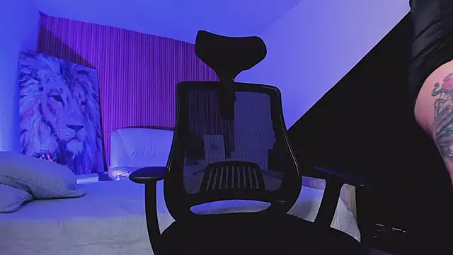 Melany Luv online show from October 28, 2025, 10:41 pm