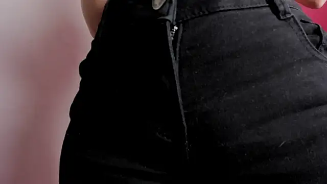 Melany Luv online show from October 25, 2025, 9:04 pm