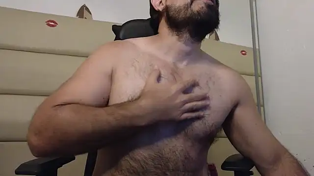 Snapshot of SbasTone_Muscle chatting on January 7, 2026, 2:33 pm SbasTone Muscle online show from January 7, 2026, 2:33 pm