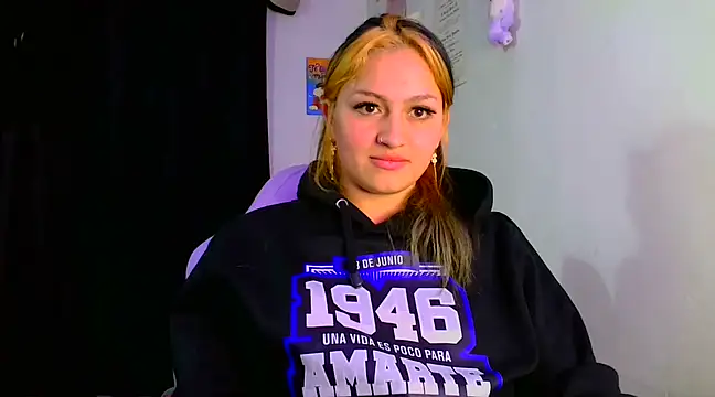 Snapshot of lucycherry__ chatting on December 31, 2024, 6:05 am lucycherry online show from December 31, 2024, 6:05 am