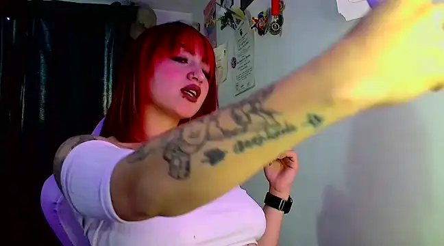 Snapshot of lucycherry__ chatting on February 10, 2025, 11:02 pm lucycherry online show from February 10, 2025, 11:02 pm