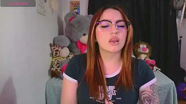 Snapshot of lucycherry__ chatting on September 24, 2025, 3:35 am lucycherry online show from September 24, 2025, 3:35 am