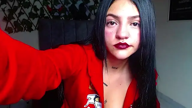 Snapshot of Violettasquirt chatting on June 3, 2026, 2:33 pm Violettasquirt online show from June 3, 2026, 2:33 pm