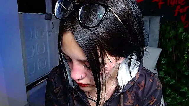 Snapshot of Violettasquirt chatting on April 29, 2026, 2:43 pm Violettasquirt online show from April 29, 2026, 2:43 pm