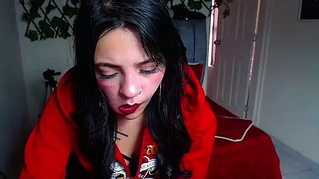 Snapshot of Violettasquirt chatting on June 4, 2026, 5:50 pm Violettasquirt online show from June 4, 2026, 5:50 pm