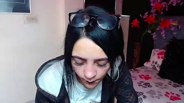 Violettasquirt online show from December 17, 2025, 1:49 pm