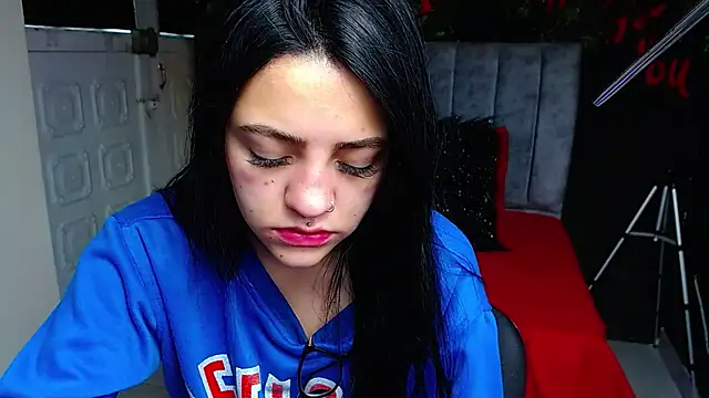 Snapshot of Violettasquirt chatting on May 13, 2026, 2:13 pm Violettasquirt online show from May 13, 2026, 2:13 pm