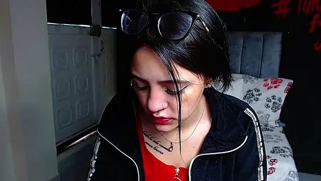 Violettasquirt online show from April 1, 2026, 1:41 pm