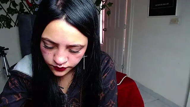 Snapshot of Violettasquirt chatting on May 26, 2026, 2:04 pm Violettasquirt online show from May 26, 2026, 2:04 pm