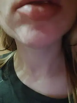 Snapshot of Linda_999 chatting on March 10, 2025, 3:52 pm Linda 999 online show from March 10, 2025, 3:52 pm