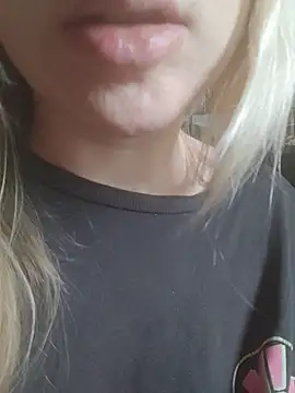 Snapshot of Linda_999 chatting on March 4, 2025, 11:08 am Linda 999 online show from March 4, 2025, 11:08 am