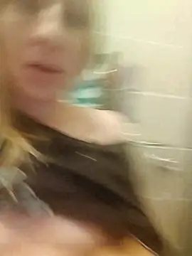 Snapshot of Linda_999 chatting on October 8, 2025, 9:59 pm Linda 999 online show from October 8, 2025, 9:59 pm