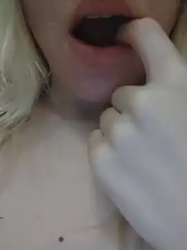 Snapshot of Linda_999 chatting on February 28, 2025, 10:20 am Linda 999 online show from February 28, 2025, 10:20 am