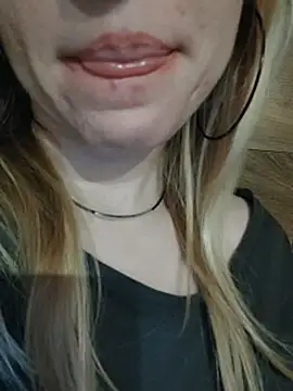 Snapshot of Linda_999 chatting on March 9, 2025, 4:33 pm Linda 999 online show from March 9, 2025, 4:33 pm