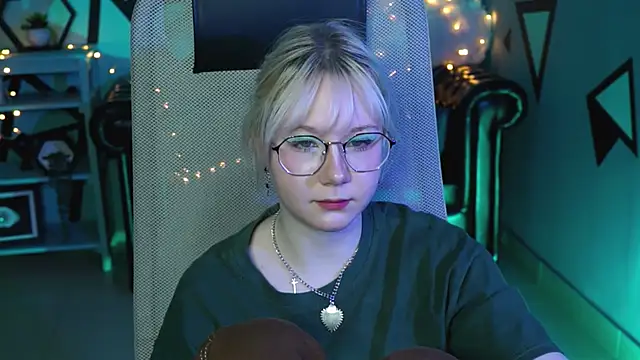 NancyMartinez online show from March 21, 2025, 8:17 am