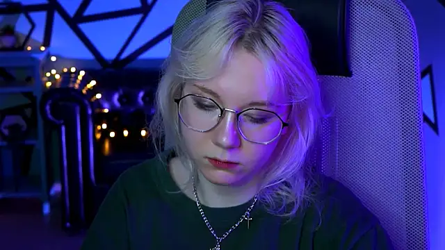 NancyMartinez online show from March 6, 2025, 11:25 am