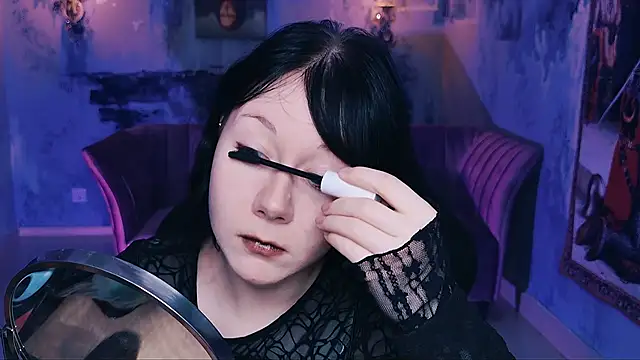 NancyMartinez online show from September 19, 2025, 1:15 pm