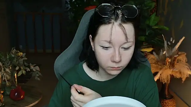 NancyMartinez online show from December 17, 2025, 5:12 am