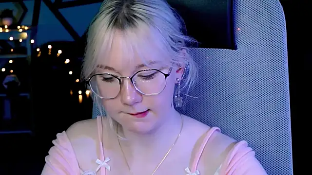 NancyMartinez online show from March 13, 2025, 4:23 pm