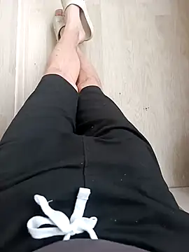 Snapshot of red_red00 chatting on December 23, 2024, 8:00 am red red00 online show from December 23, 2024, 8:00 am