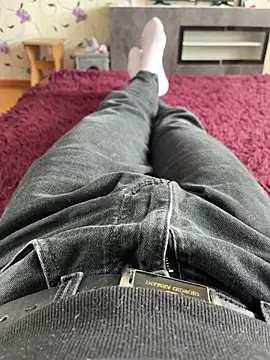 red red00 online show from February 23, 2026, 10:38 am