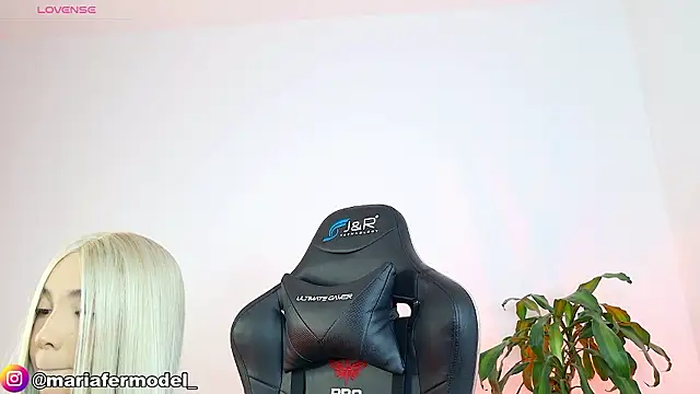 Mariafer05 online show from February 2, 2026, 5:01 pm