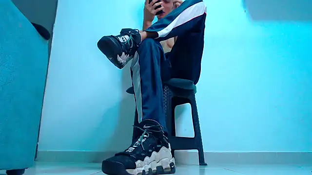 Snapshot of mastersmits chatting on April 15, 2026, 2:17 am mastersmits online show from April 15, 2026, 2:17 am