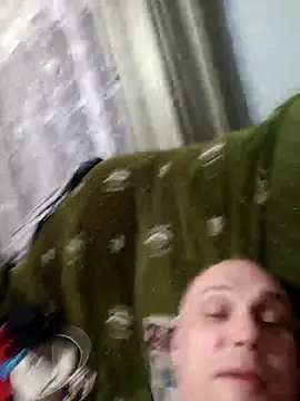 Snapshot of Pineapple04 chatting on November 9, 2025, 8:13 pm Pineapple04 online show from November 9, 2025, 8:13 pm