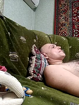 Snapshot of Pineapple04 chatting on December 14, 2025, 6:35 pm Pineapple04 online show from December 14, 2025, 6:35 pm