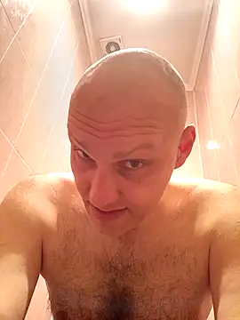 Snapshot of Pineapple04 chatting on April 9, 2026, 6:19 am Pineapple04 online show from April 9, 2026, 6:19 am