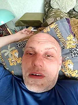 Snapshot of Pineapple04 chatting on May 1, 2026, 5:45 am Pineapple04 online show from May 1, 2026, 5:45 am