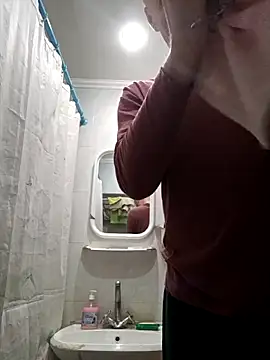 Snapshot of Pineapple04 chatting on October 18, 2025, 5:37 pm Pineapple04 online show from October 18, 2025, 5:37 pm