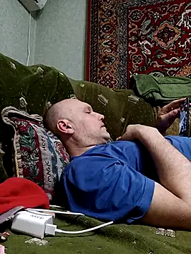 Snapshot of Pineapple04 chatting on April 13, 2026, 6:34 pm Pineapple04 online show from April 13, 2026, 6:34 pm