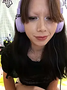 Snapshot of SashaGrinch chatting on September 21, 2025, 6:35 pm SashaGrinch online show from September 21, 2025, 6:35 pm